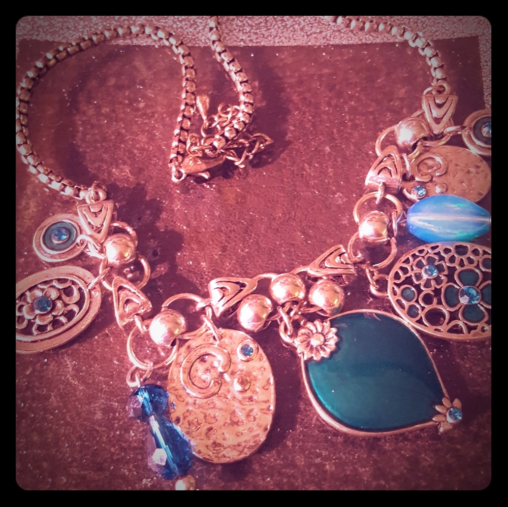 Silvertone necklace